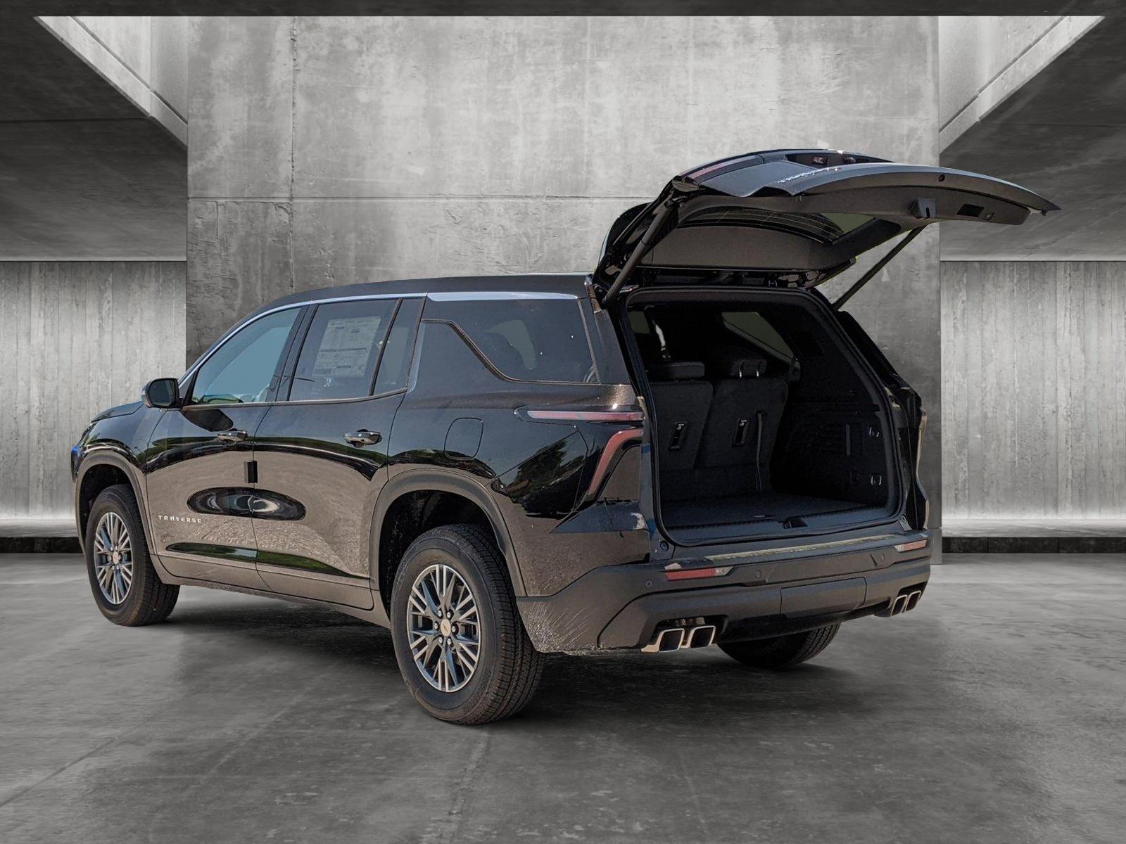 2024 Chevrolet Traverse Vehicle Photo in TIMONIUM, MD 21093-2300