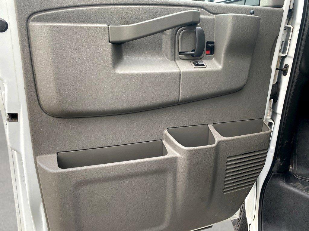 2019 GMC Savana Passenger Vehicle Photo in SAVANNAH, GA 31406-4513