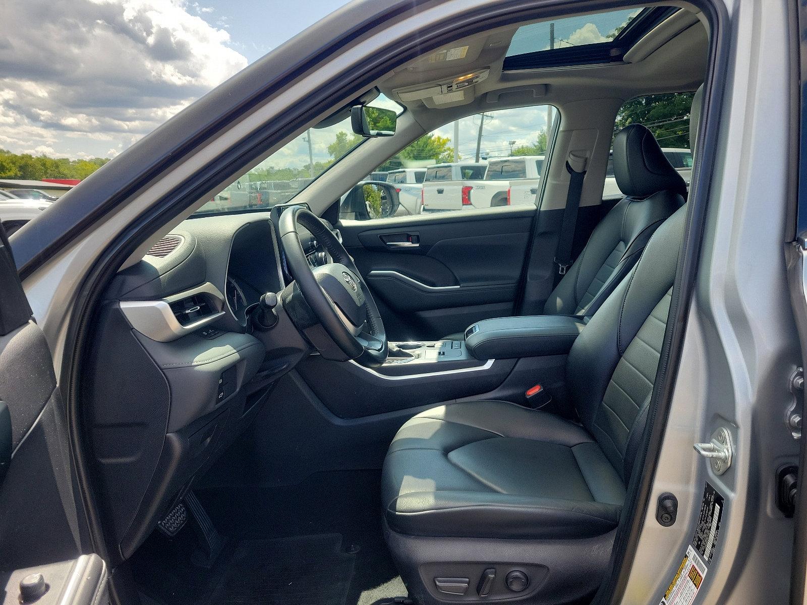 2022 Toyota Highlander Vehicle Photo in Trevose, PA 19053