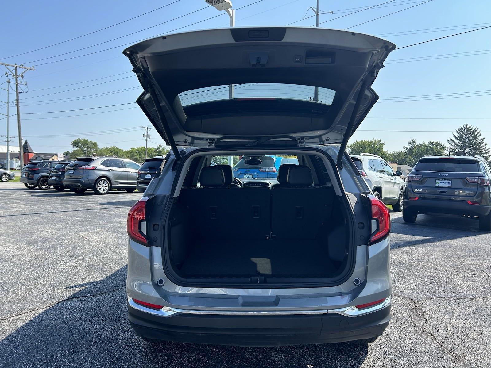 2023 GMC Terrain Vehicle Photo in Cedar Rapids, IA 52402