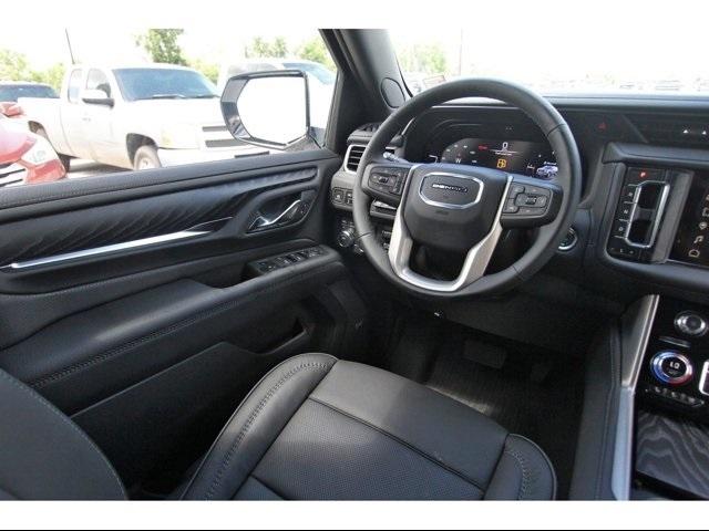 2024 GMC Yukon XL Vehicle Photo in ROSENBERG, TX 77471-5675