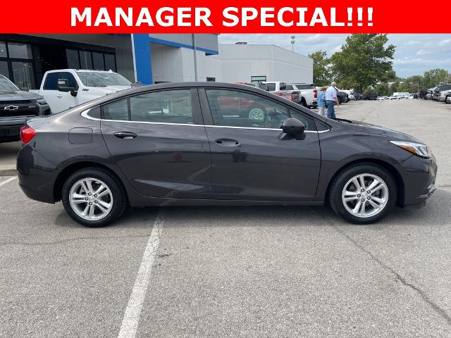 Used 2017 Chevrolet Cruze LT with VIN 1G1BE5SM9H7189041 for sale in Kansas City