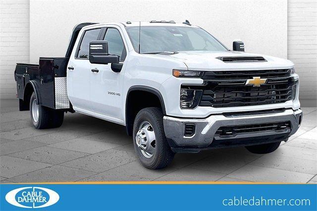 2024 Chevrolet Silverado 3500 HD CC Vehicle Photo in INDEPENDENCE, MO 64055-1314