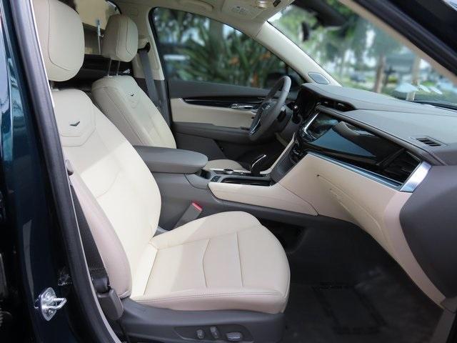 2024 Cadillac XT6 Vehicle Photo in DELRAY BEACH, FL 33483-3294