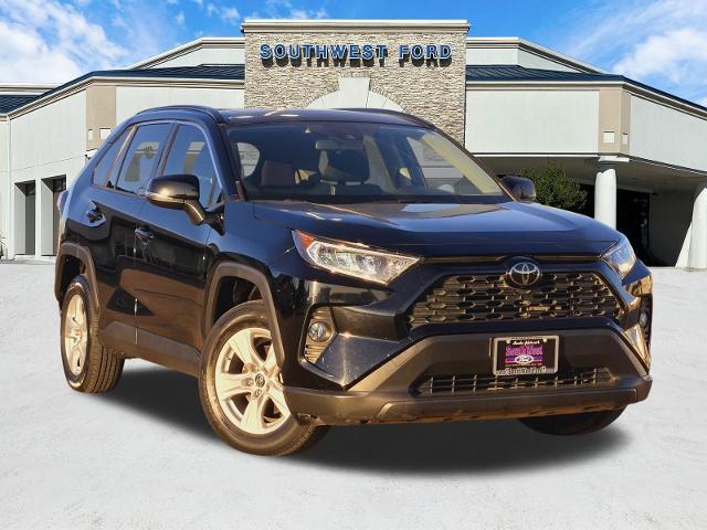 2019 Toyota RAV4 Vehicle Photo in Weatherford, TX 76087-8771