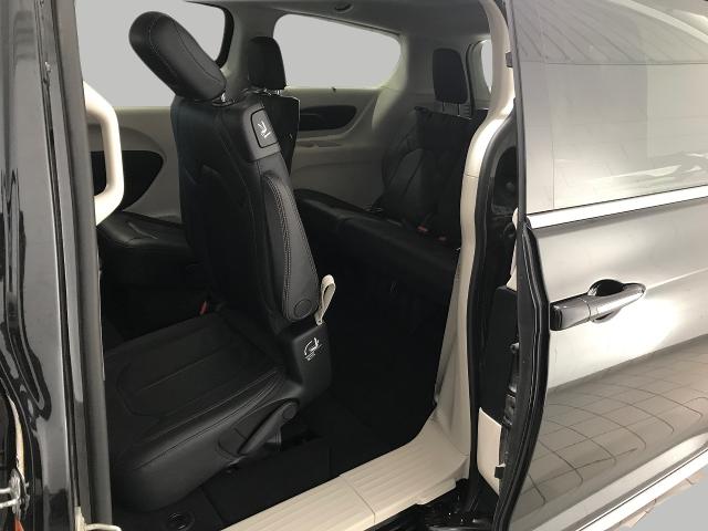 2020 Chrysler Pacifica Vehicle Photo in GREEN BAY, WI 54303-3330