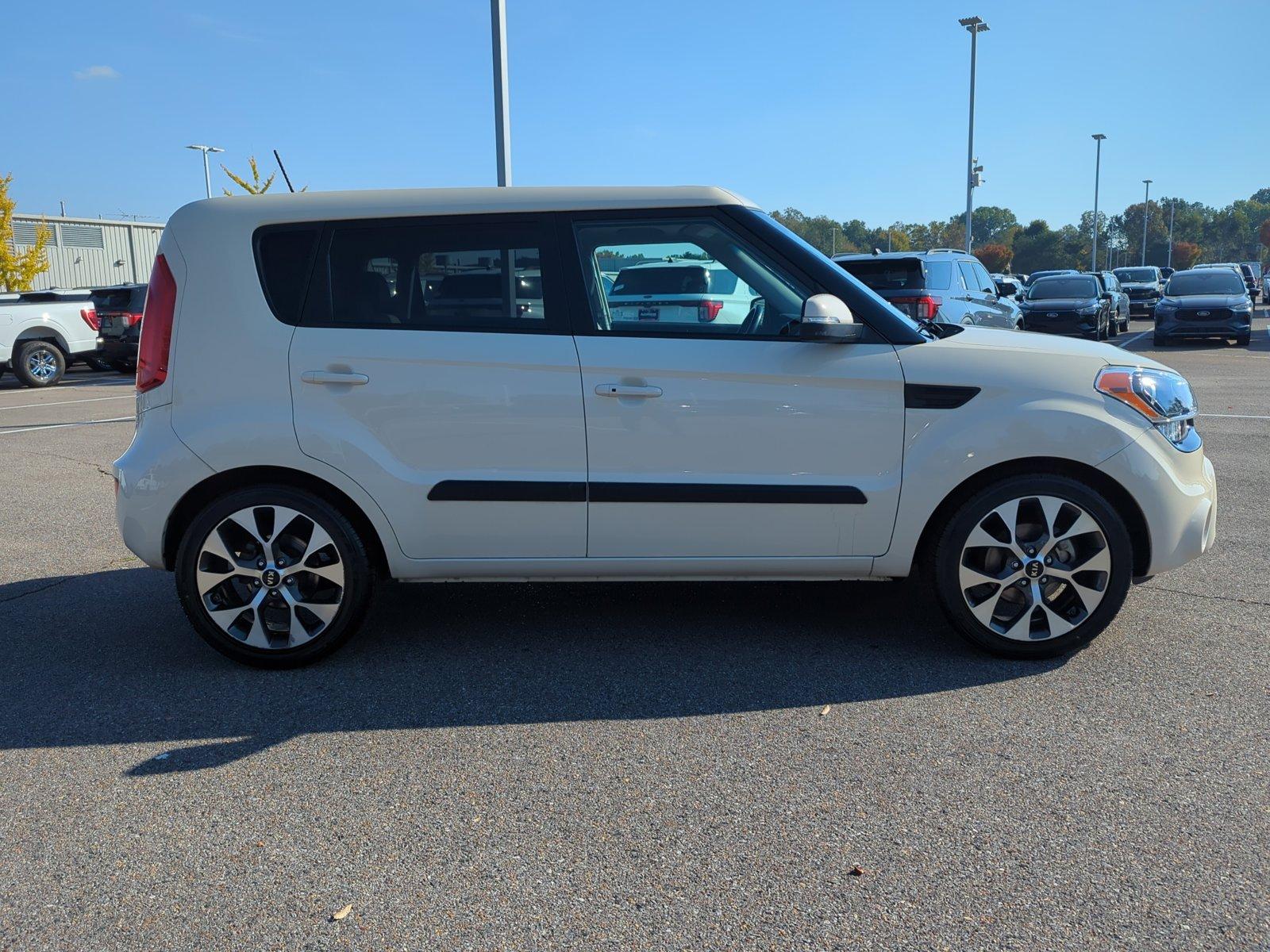 2013 Kia Soul Vehicle Photo in Memphis, TN 38133