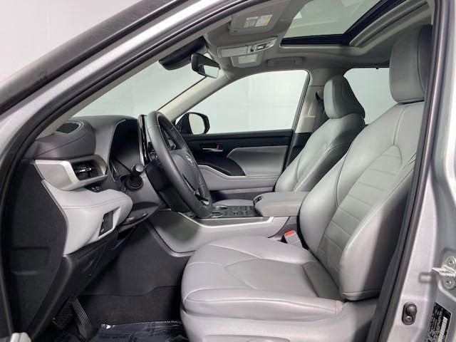 2021 Toyota Highlander Vehicle Photo in BROCKTON, MA 02301-7113