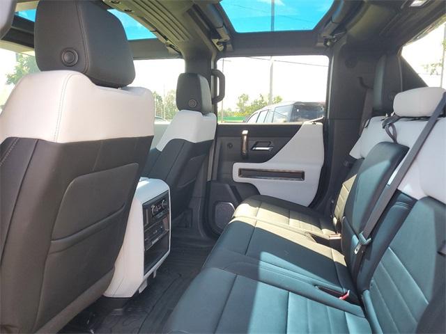 2023 GMC HUMMER EV Pickup Vehicle Photo in GRAND BLANC, MI 48439-8139