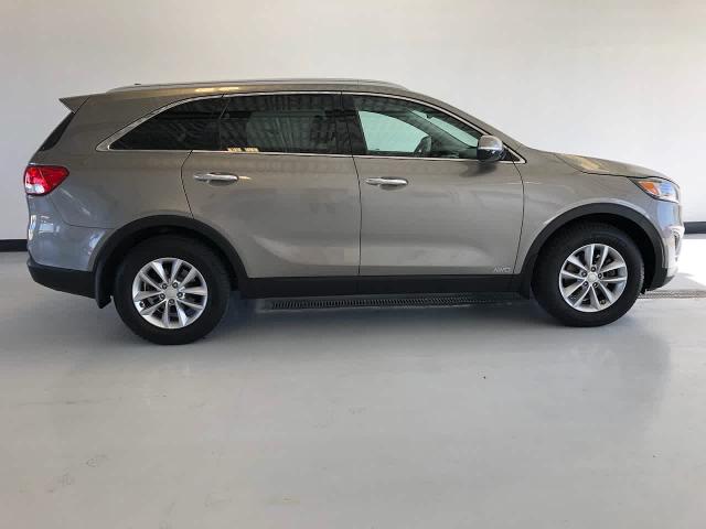 Used 2018 Kia Sorento LX with VIN 5XYPGDA3XJG402338 for sale in Lexington, IL