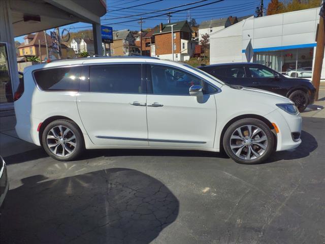 2017 Chrysler Pacifica Vehicle Photo in TARENTUM, PA 15084-1435