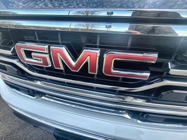 2023 GMC Sierra 1500 Vehicle Photo in BOSTON, NY 14025-9684