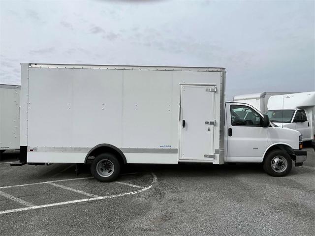 2023 Chevrolet Express Cutaway 3500 Vehicle Photo in ALCOA, TN 37701-3235