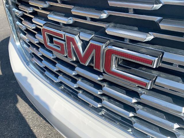 2019 GMC Yukon XL Vehicle Photo in MOON TOWNSHIP, PA 15108-2571