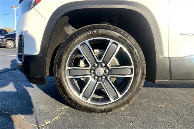 2023 GMC Acadia Vehicle Photo in TOPEKA, KS 66609-0000