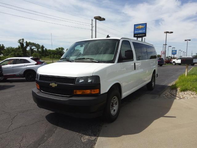 2022 Chevrolet Express Passenger Vehicle Photo in MANHATTAN, KS 66502-5036