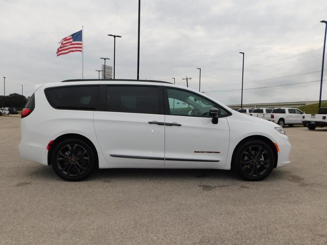 2024 Chrysler Pacifica Vehicle Photo in Gatesville, TX 76528