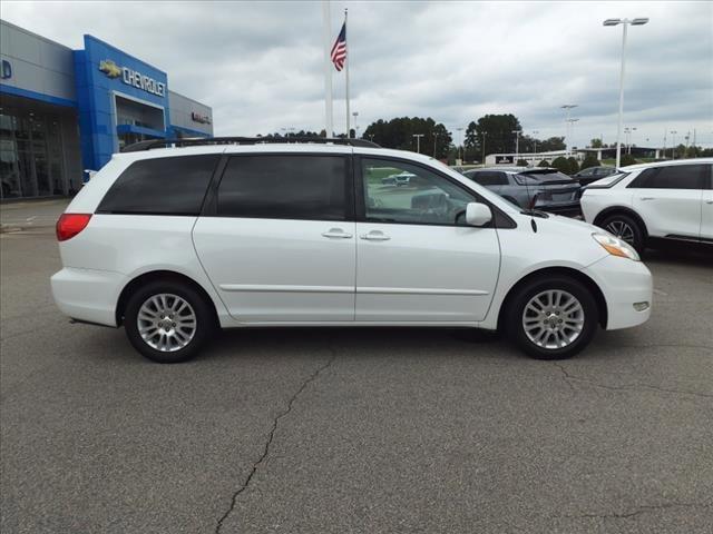 2008 Toyota Sienna Vehicle Photo in HENDERSON, NC 27536-2966