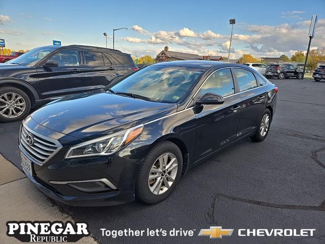 Used 2017 Hyundai Sonata SE with VIN 5NPE24AF8HH595995 for sale in Republic, MO