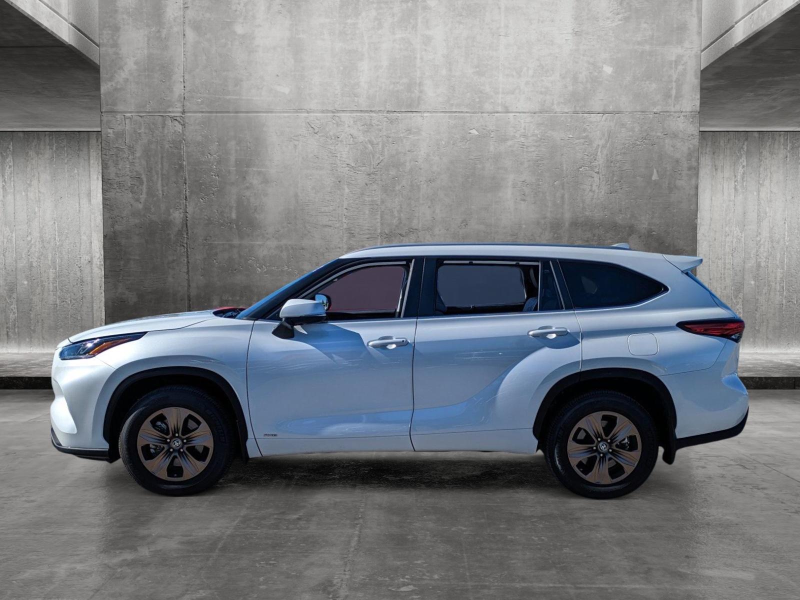 2023 Toyota Highlander Vehicle Photo in Bradenton, FL 34207