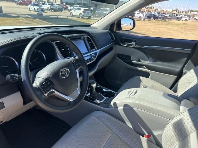 2017 Toyota Highlander Vehicle Photo in Denison, TX 75020