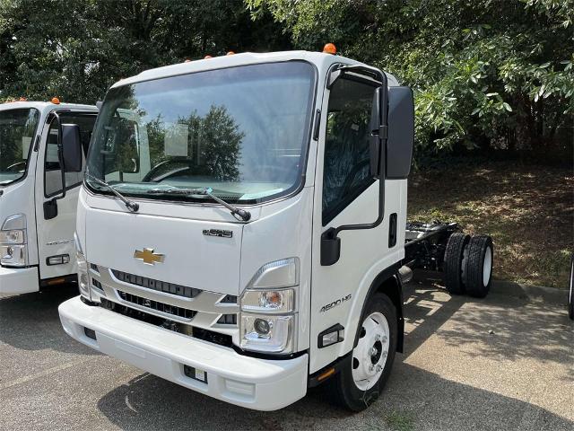 2025 Chevrolet Low Cab Forward 4500 Vehicle Photo in ALCOA, TN 37701-3235