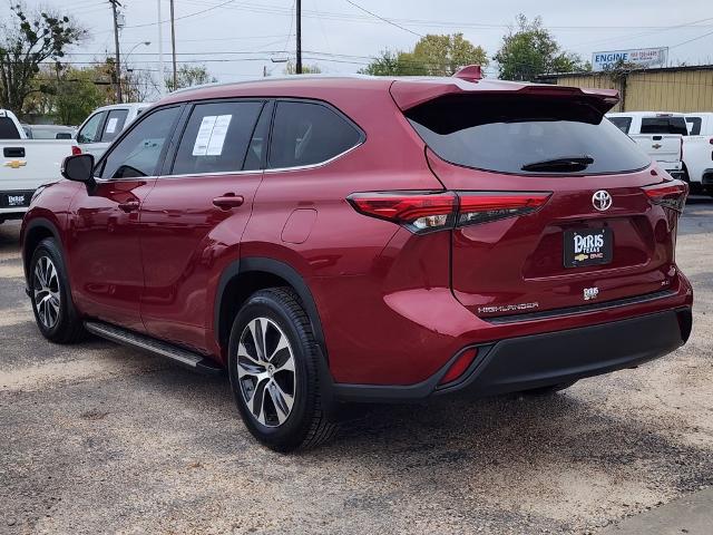 2022 Toyota Highlander Vehicle Photo in PARIS, TX 75460-2116