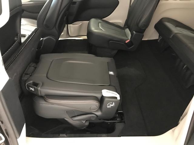 2020 Chrysler Pacifica Vehicle Photo in GREEN BAY, WI 54303-3330