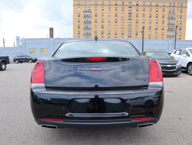 2022 Chrysler 300 Vehicle Photo in DETROIT, MI 48207-4102