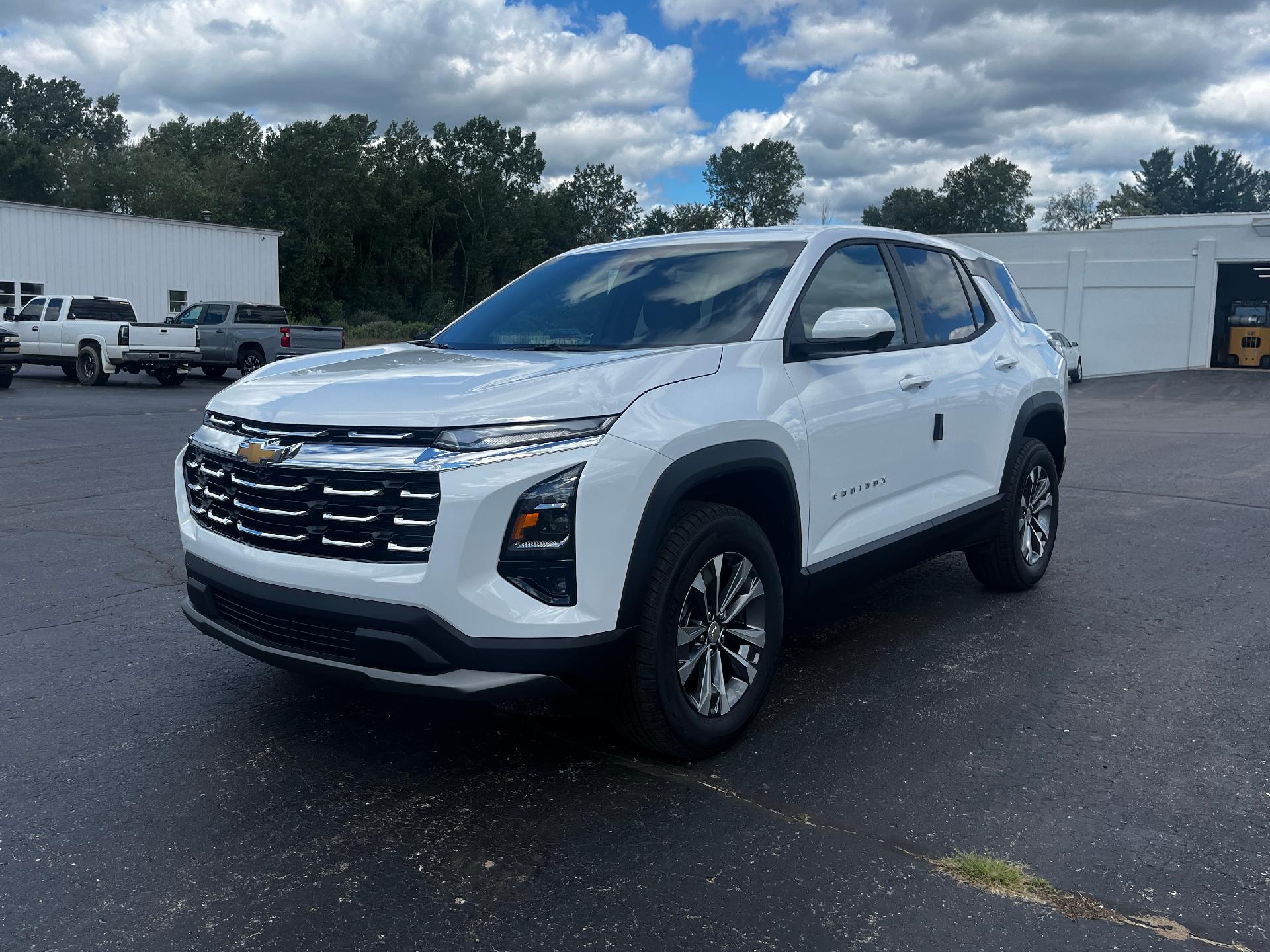 2025 Chevrolet Equinox Vehicle Photo in CLARE, MI 48617-9414