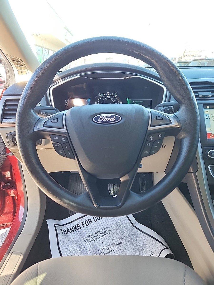 2019 Ford Fusion Hybrid Vehicle Photo in Cedar Rapids, IA 52402