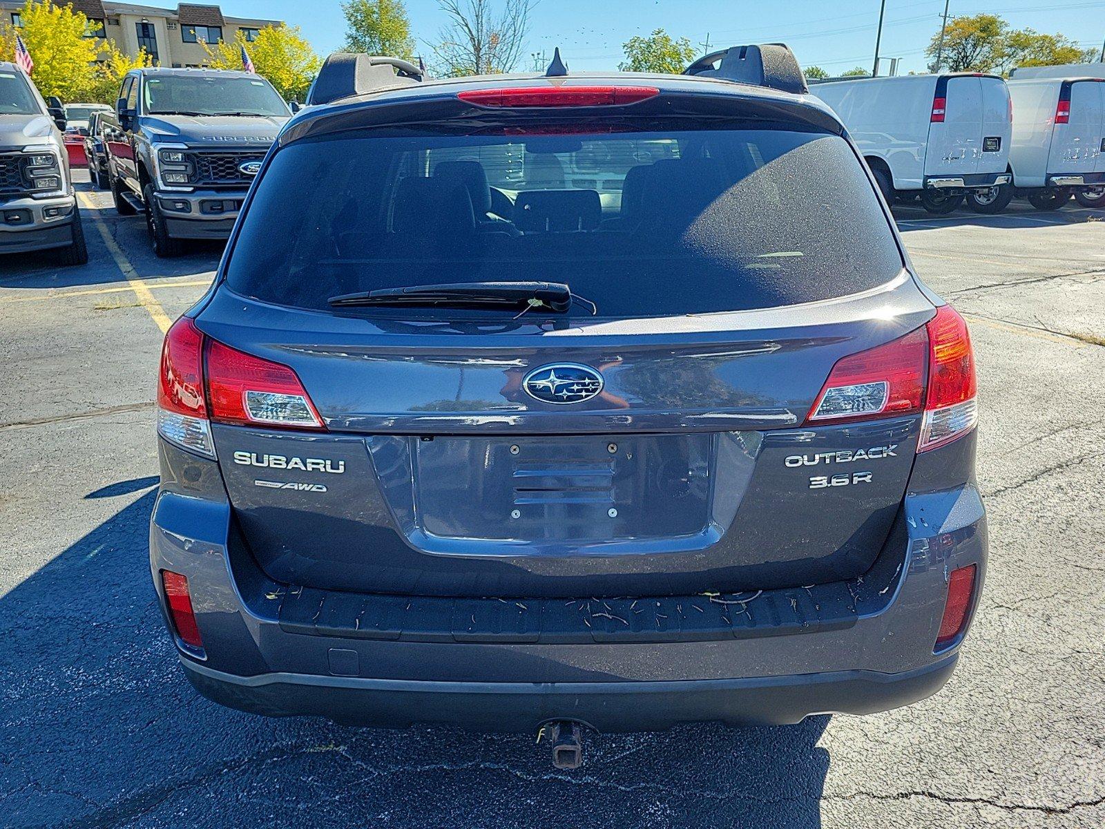 2014 Subaru Outback Vehicle Photo in Saint Charles, IL 60174