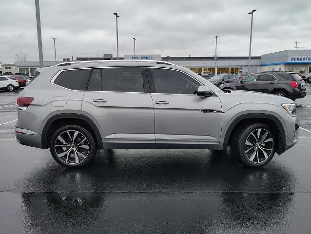 2024 Volkswagen Atlas Vehicle Photo in GREEN BAY, WI 54304-5303