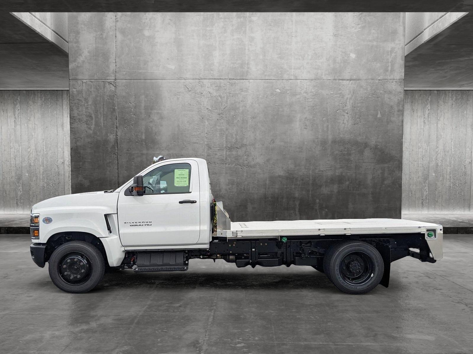 2023 Chevrolet Silverado Chassis Cab Vehicle Photo in GREENACRES, FL 33463-3207