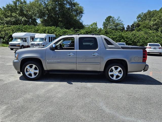 Used 2008 Chevrolet Avalanche LS with VIN 3GNEC120X8G304791 for sale in Dublin, GA