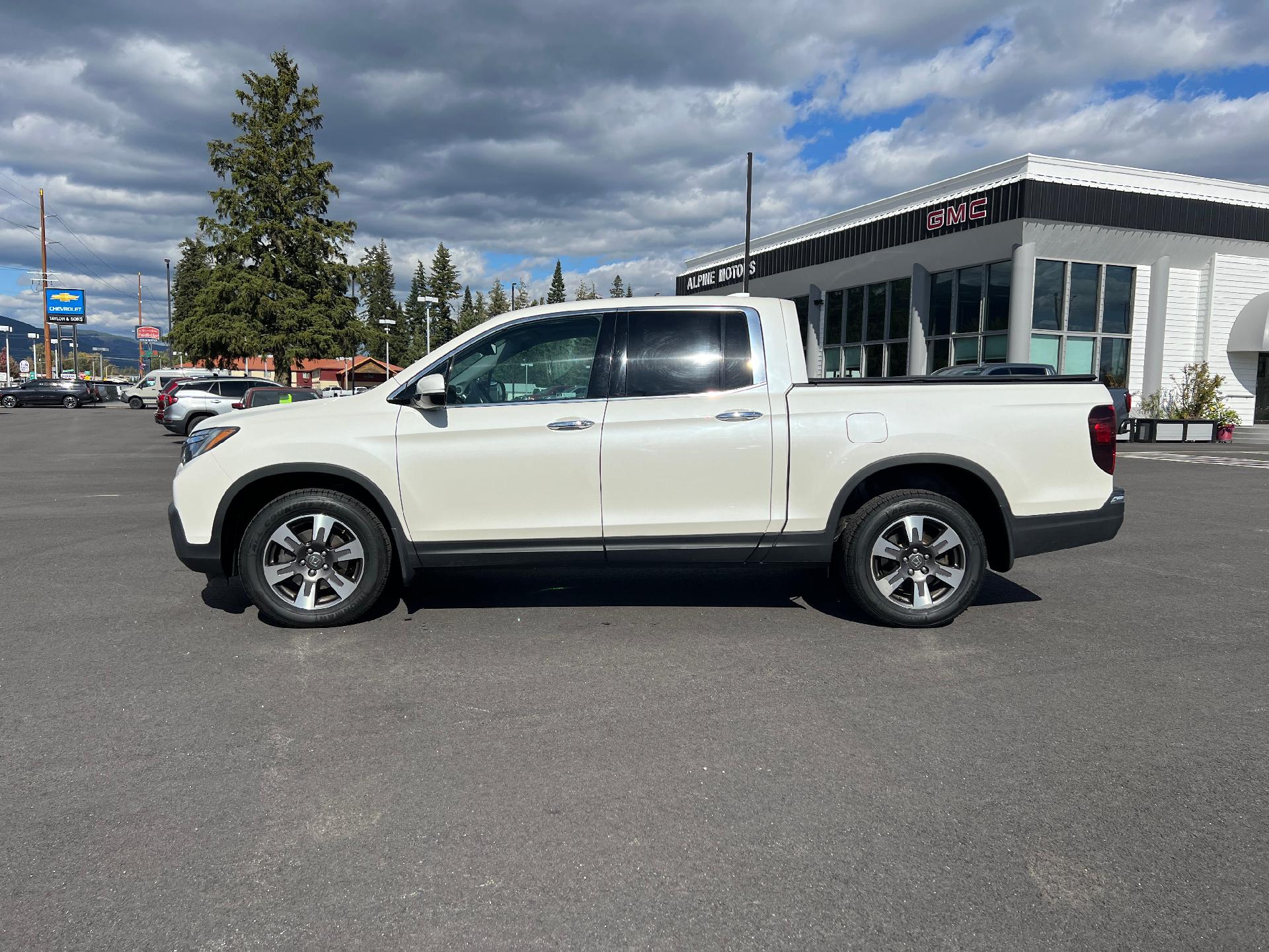 Used 2019 Honda Ridgeline RTL-E with VIN 5FPYK3F70KB005455 for sale in Sandpoint, ID