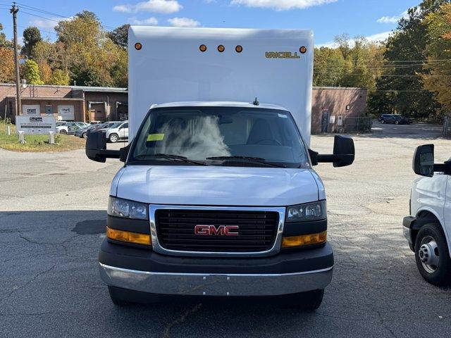 2024 GMC Savana Cutaway 3500 Vehicle Photo in LEOMINSTER, MA 01453-2952