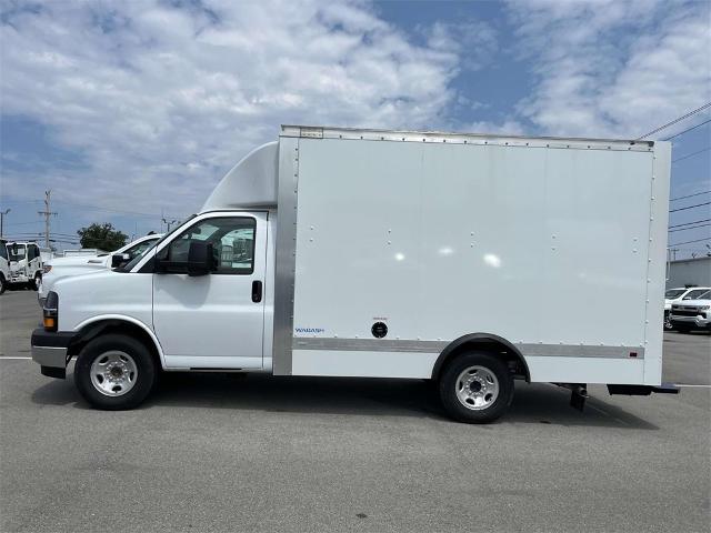 2024 Chevrolet Express Cutaway 3500 Vehicle Photo in ALCOA, TN 37701-3235