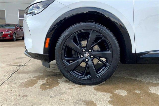 2022 Buick Envision Vehicle Photo in TOPEKA, KS 66609-0000