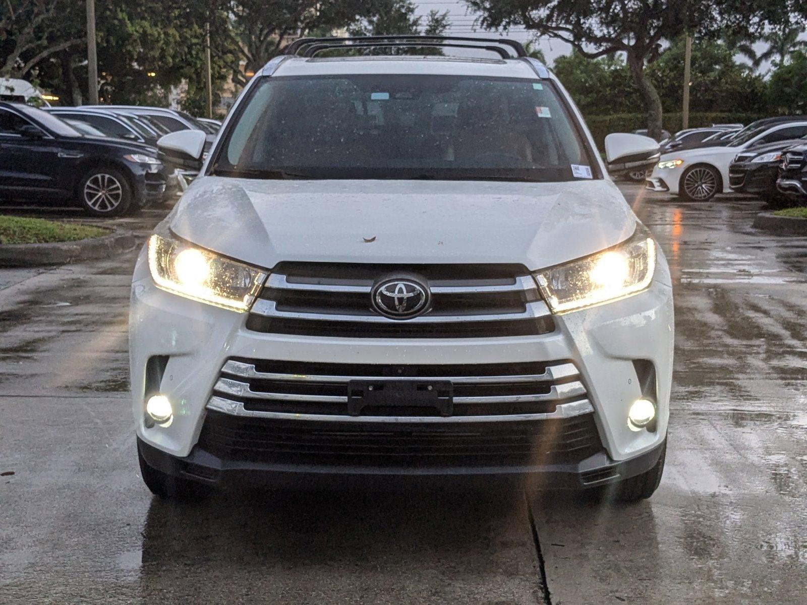 2019 Toyota Highlander Vehicle Photo in Coconut Creek, FL 33073