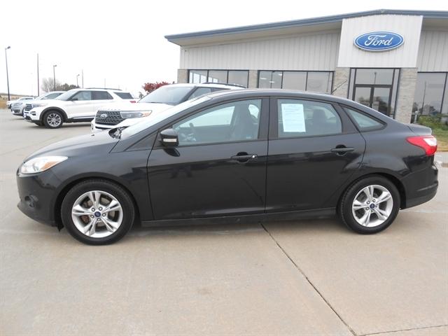 Used 2014 Ford Focus SE with VIN 1FADP3F24EL184779 for sale in Tyndall, SD