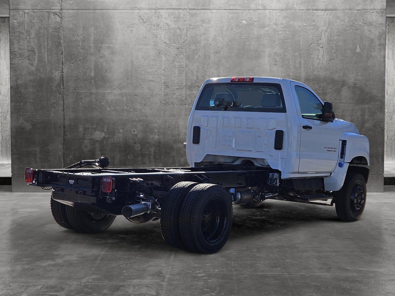 2024 Chevrolet Silverado 5500 HD Vehicle Photo in AMARILLO, TX 79103-4111