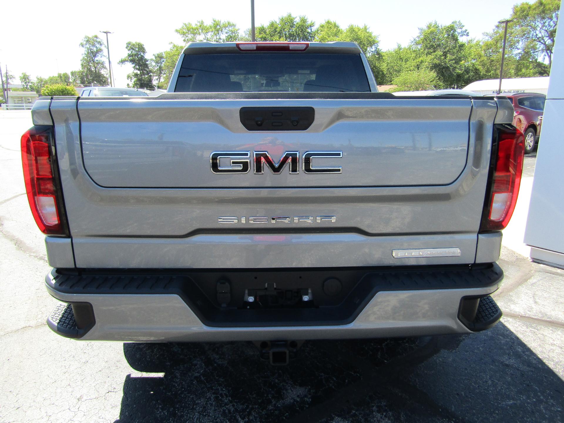 2024 GMC Sierra 1500 Vehicle Photo in GREENVILLE, OH 45331-1026