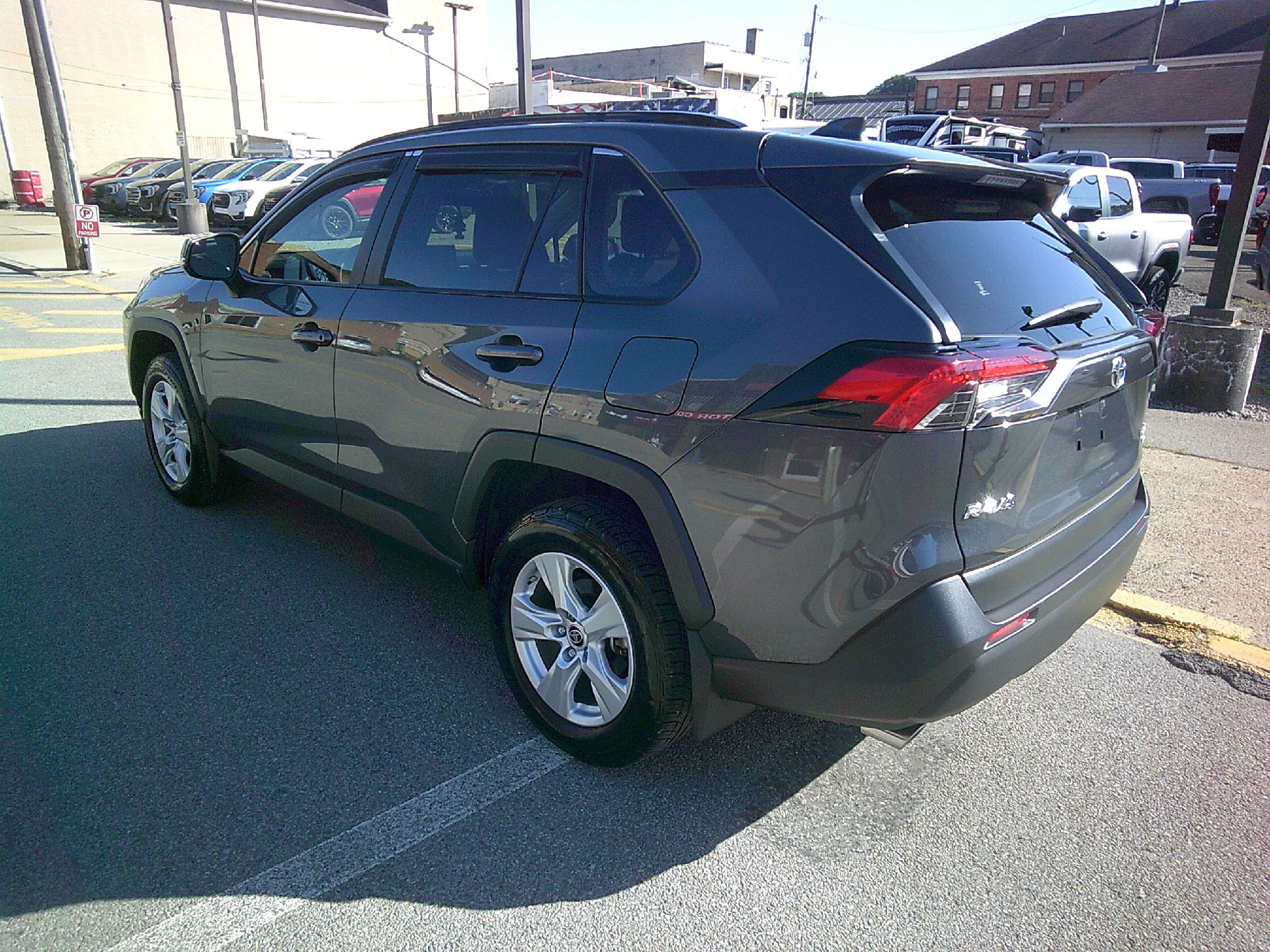 2019 Toyota RAV4 Vehicle Photo in KITTANNING, PA 16201-1536