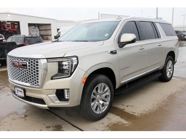 2024 GMC Yukon XL Vehicle Photo in ROSENBERG, TX 77471-5675