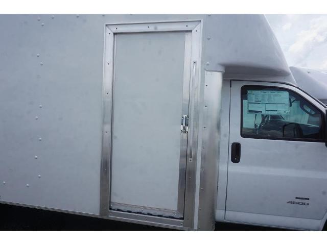 2023 Chevrolet Express Cutaway 4500 Vehicle Photo in ALCOA, TN 37701-3235