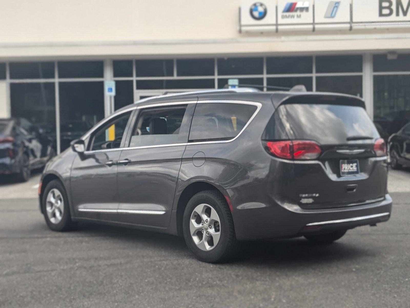 2017 Chrysler Pacifica Vehicle Photo in Towson, MD 21204