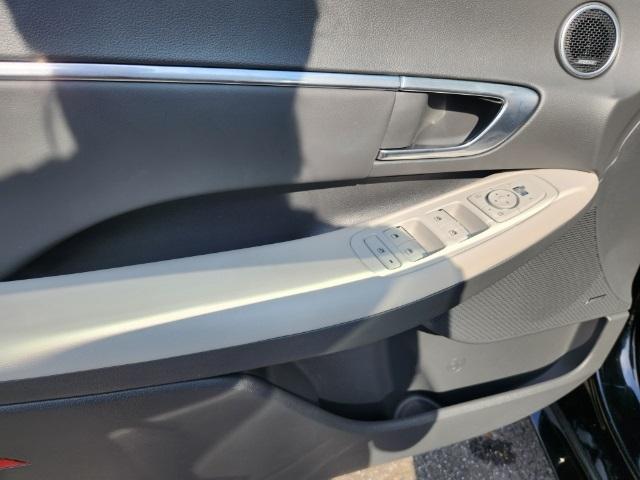 2023 Hyundai SONATA Hybrid Vehicle Photo in Mahwah, NJ 07430-1343