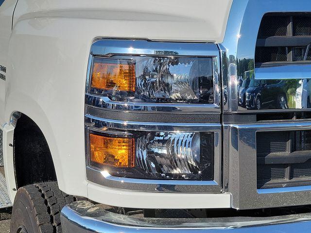 2024 Chevrolet Silverado 5500 HD Vehicle Photo in DANBURY, CT 06810-5034