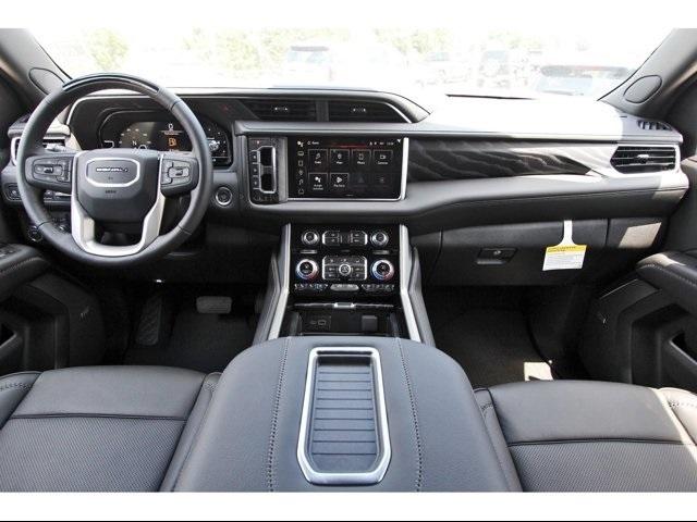 2024 GMC Yukon XL Vehicle Photo in ROSENBERG, TX 77471-5675